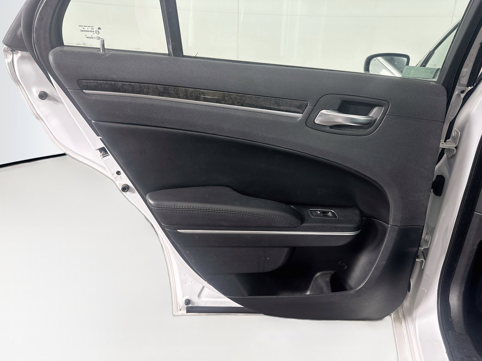 Used 2014 Chrysler 300 C RWD image 27