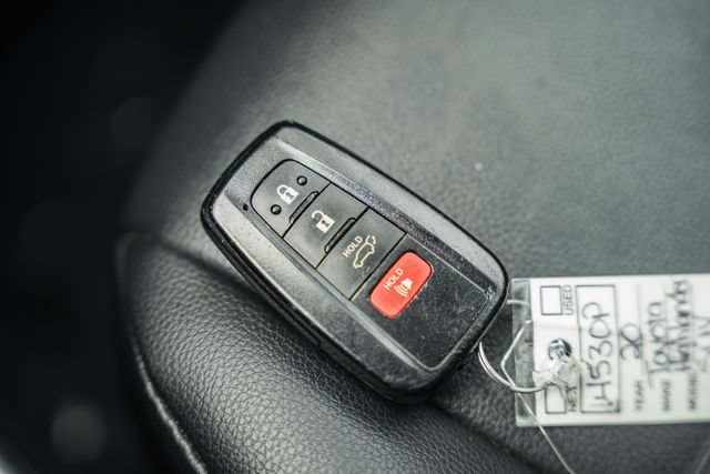 Used 2020 Toyota Highlander XLE AWD/4WD image 43
