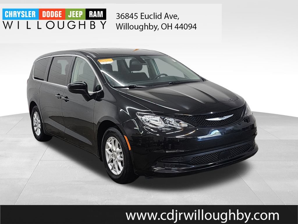 Certified 2022 Chrysler Voyager LX FWD image 3