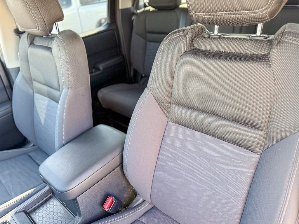 Used 2024 Nissan Frontier SV w/ SV Convenience Package image 22