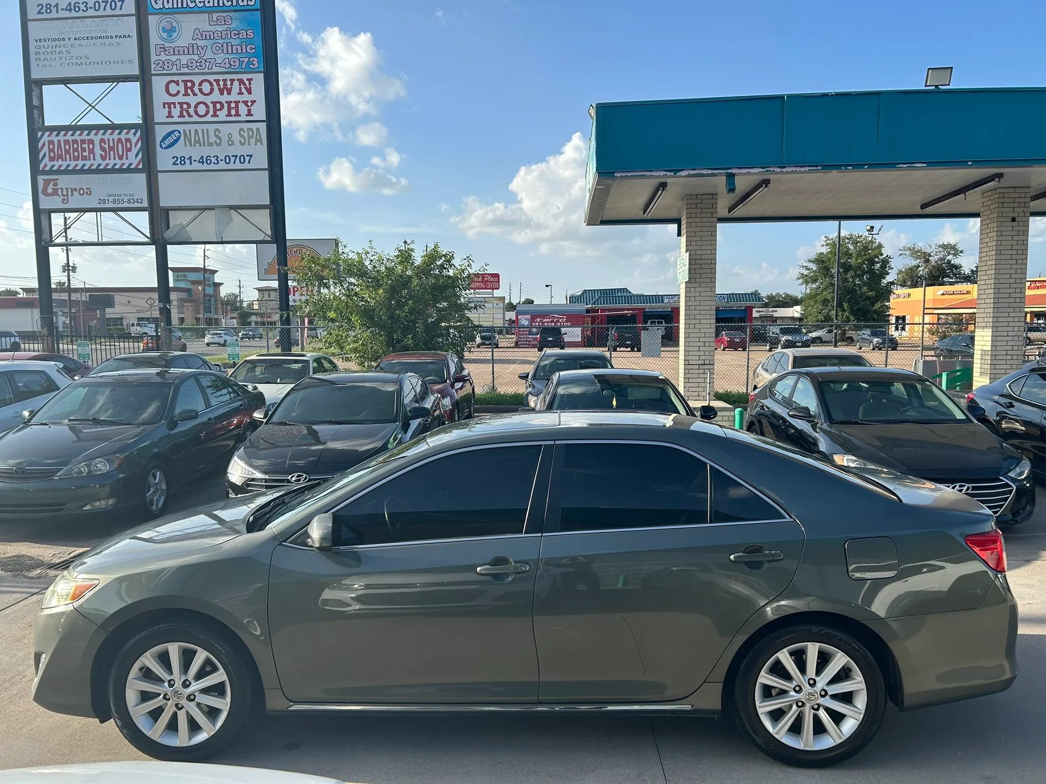 Used 2013 Toyota Camry XLE FWD image 2