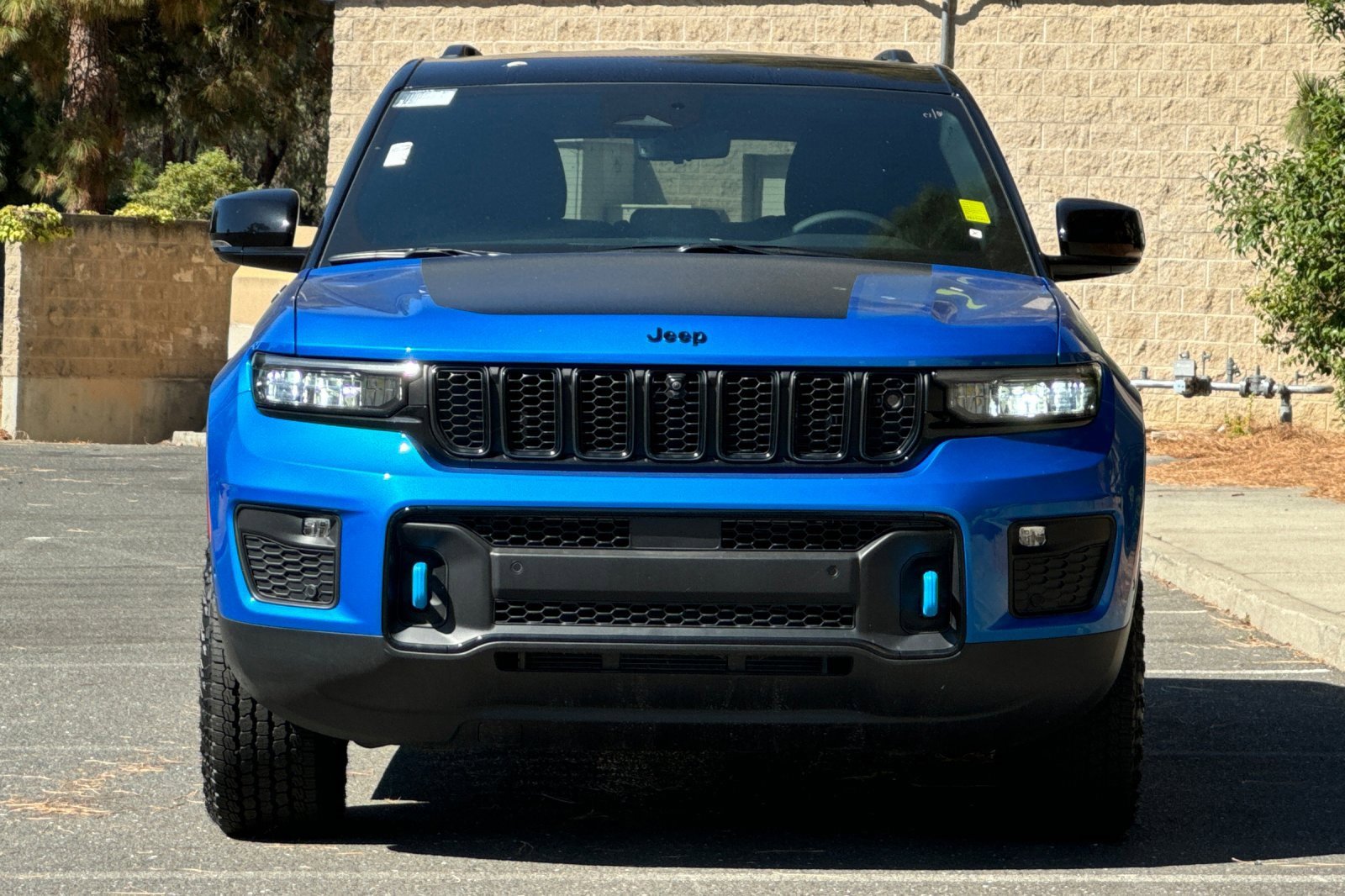 New 2023 Jeep Grand Cherokee Trailhawk w/ Advanced Protech Group II image 8