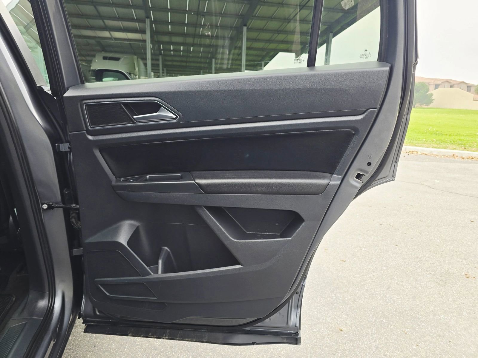 Used 2018 Volkswagen Atlas Launch Edition image 30