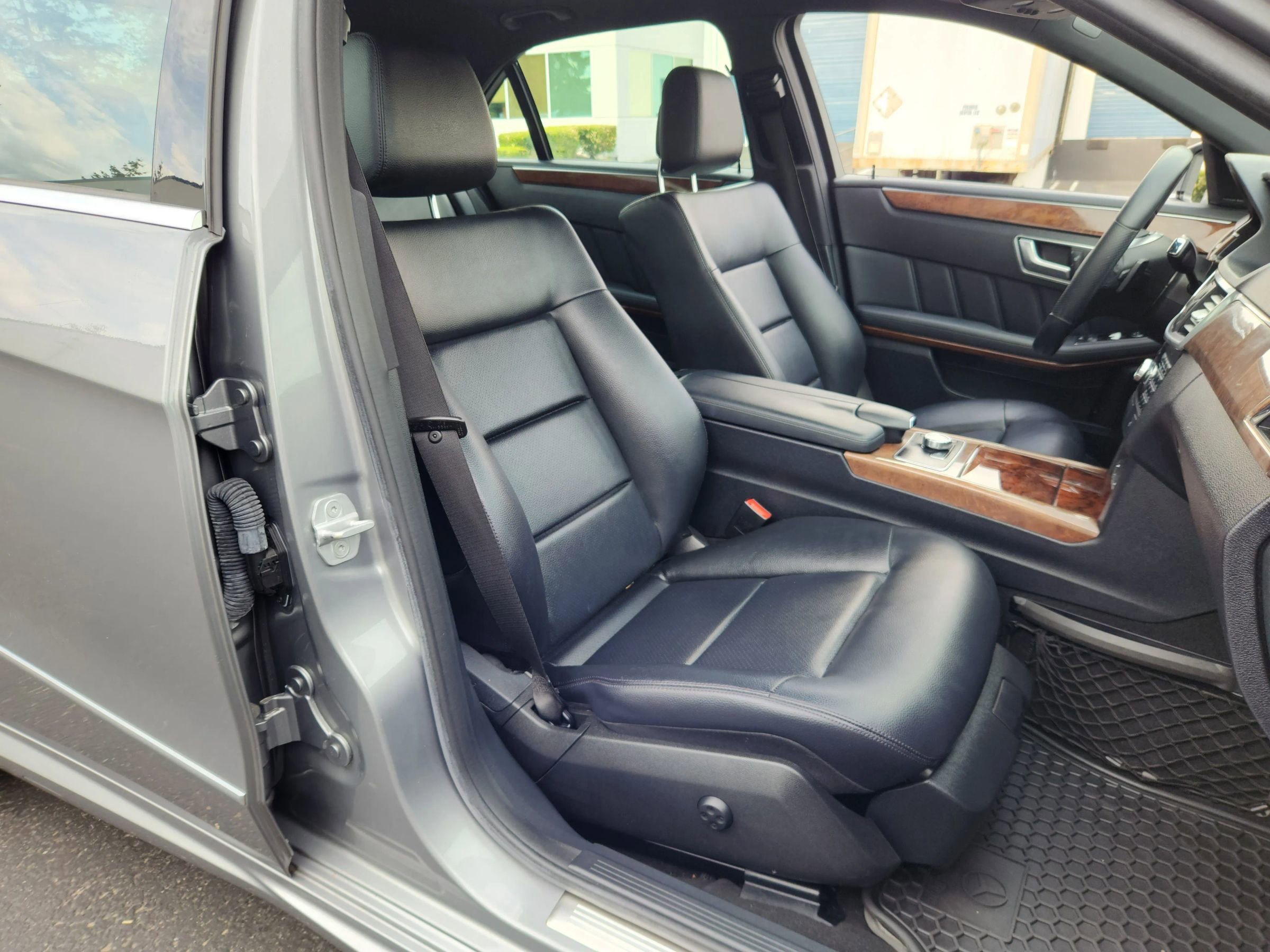 Used 2013 Mercedes-Benz E 350 4MATIC Sedan image 20