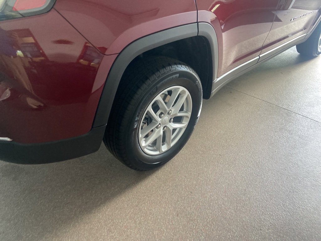 New 2025 Jeep Grand Cherokee Laredo X image 14