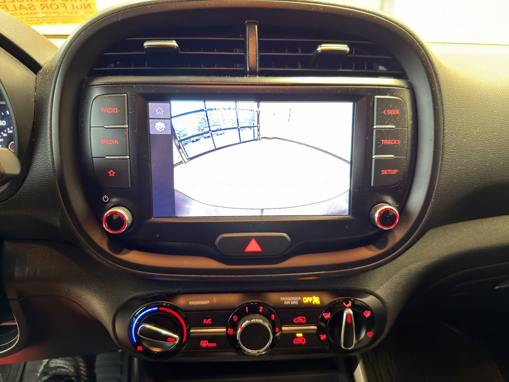Certified 2022 Kia Soul LX FWD image 11