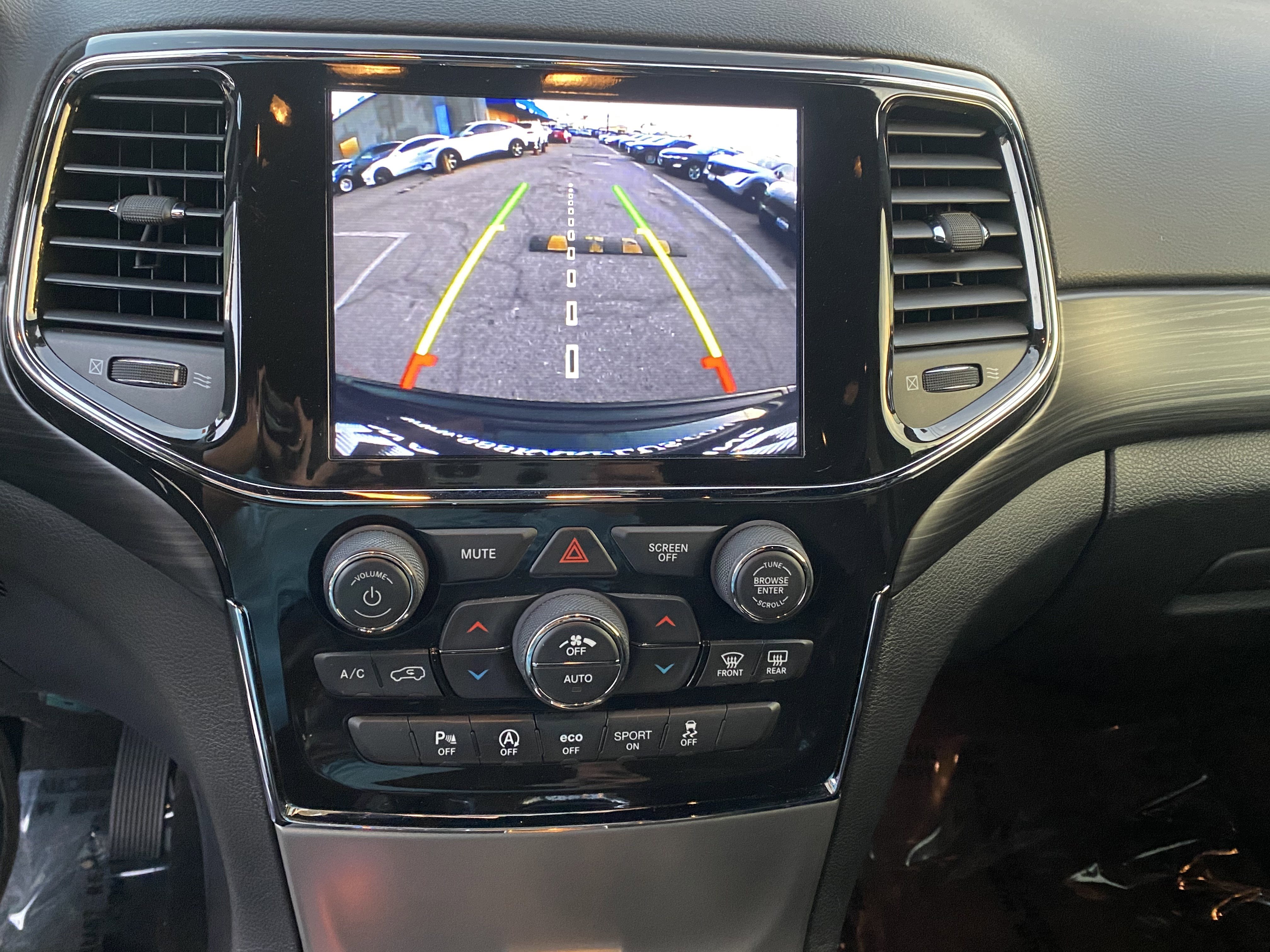 Used 2022 Jeep Grand Cherokee Laredo X image 12