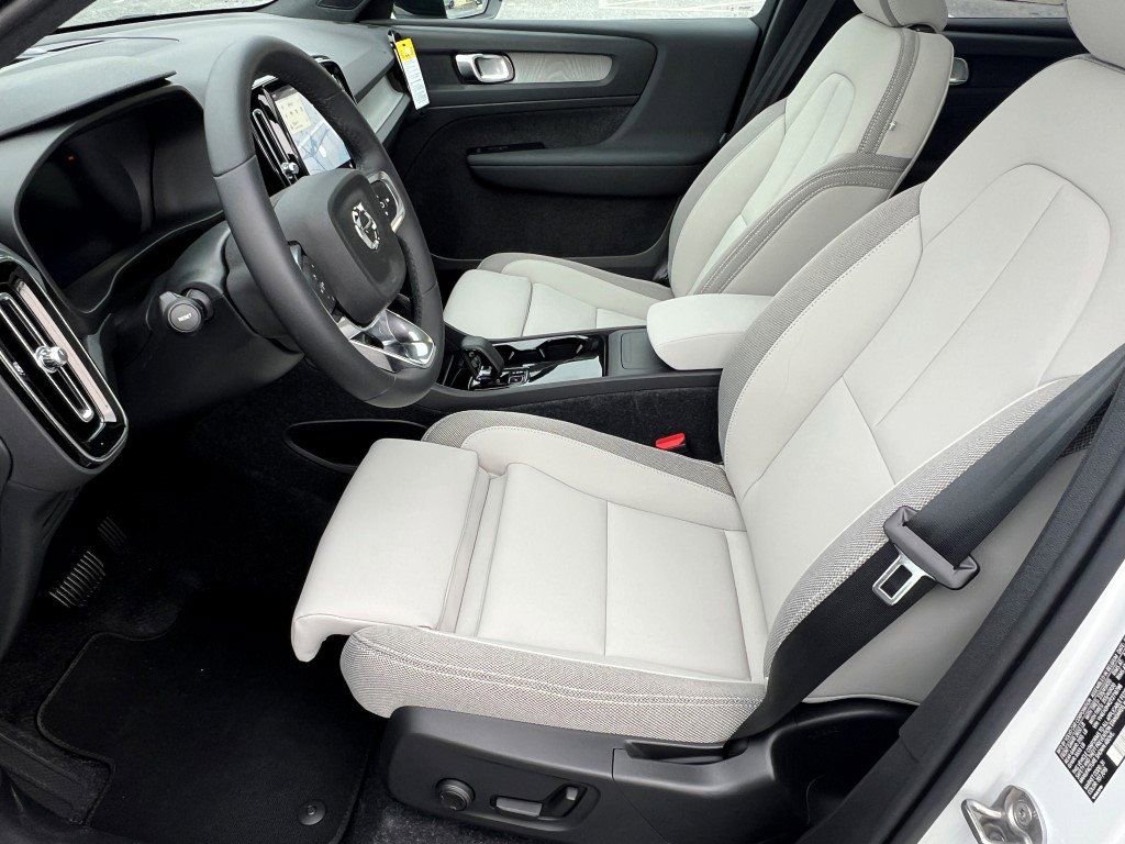 New 2026 Volvo EX40 Plus w/ Climate Package RWD image 17
