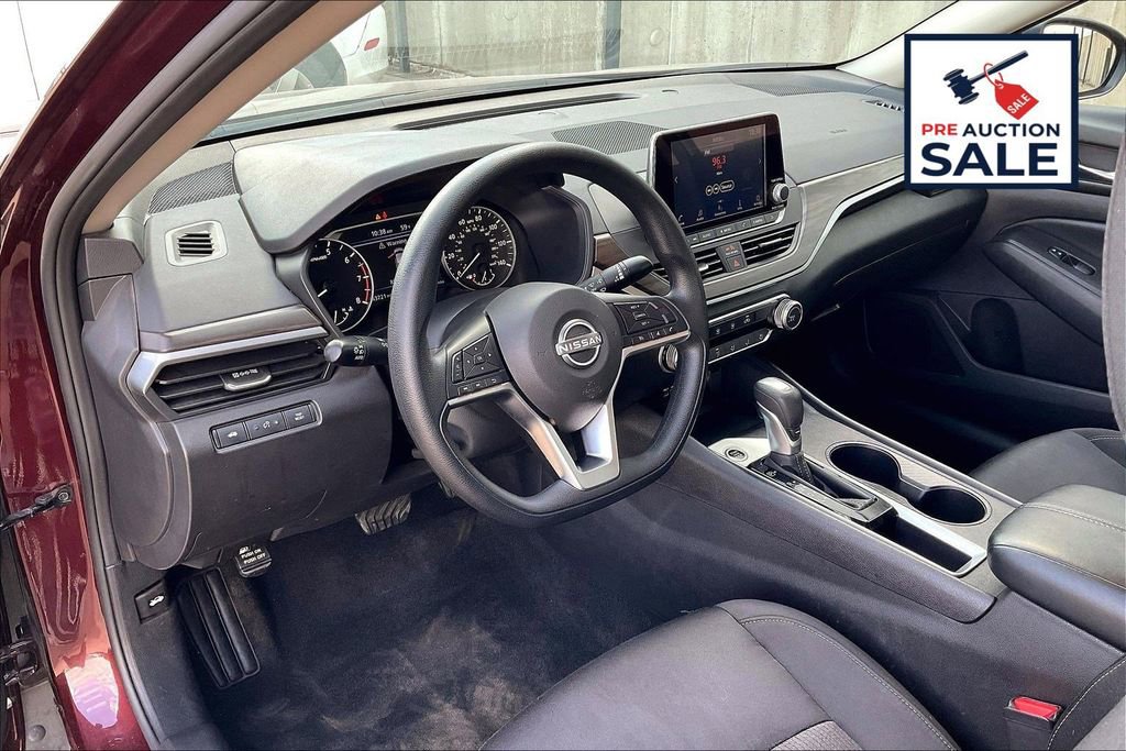 Used 2025 Nissan Altima 2.5 SV image 13