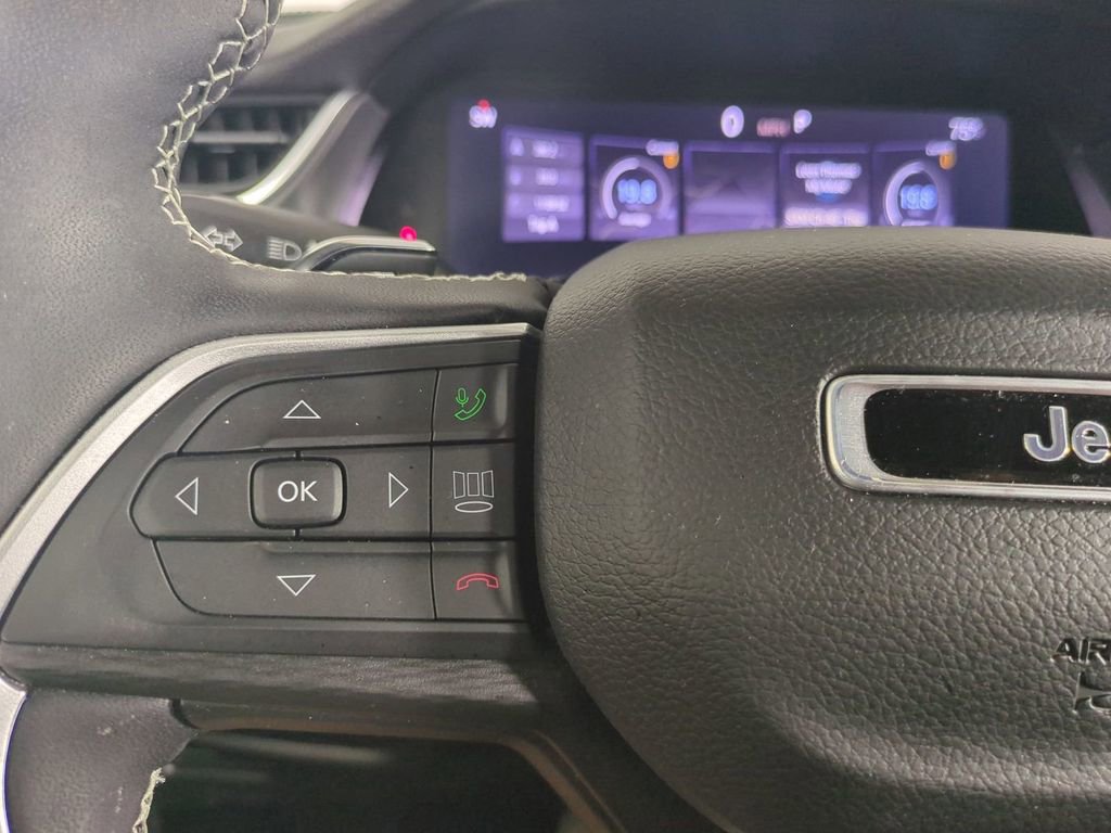 Used 2024 Jeep Grand Cherokee Altitude image 30