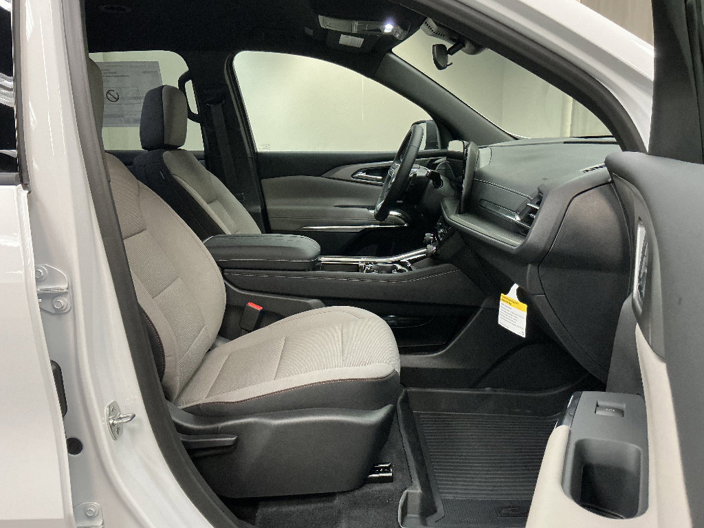 New 2026 Chevrolet Traverse LT w/ LPO, Floor Liner Package FWD image 32