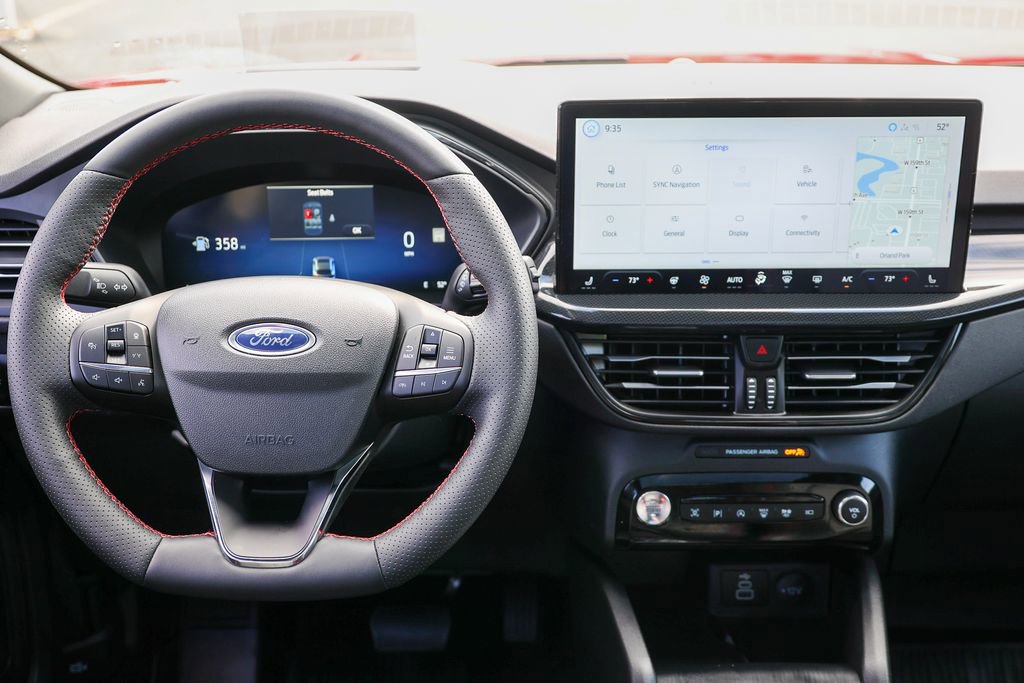 Certified 2025 Ford Escape ST-Line Elite w/ Premium Technology Package AWD/4WD image 9