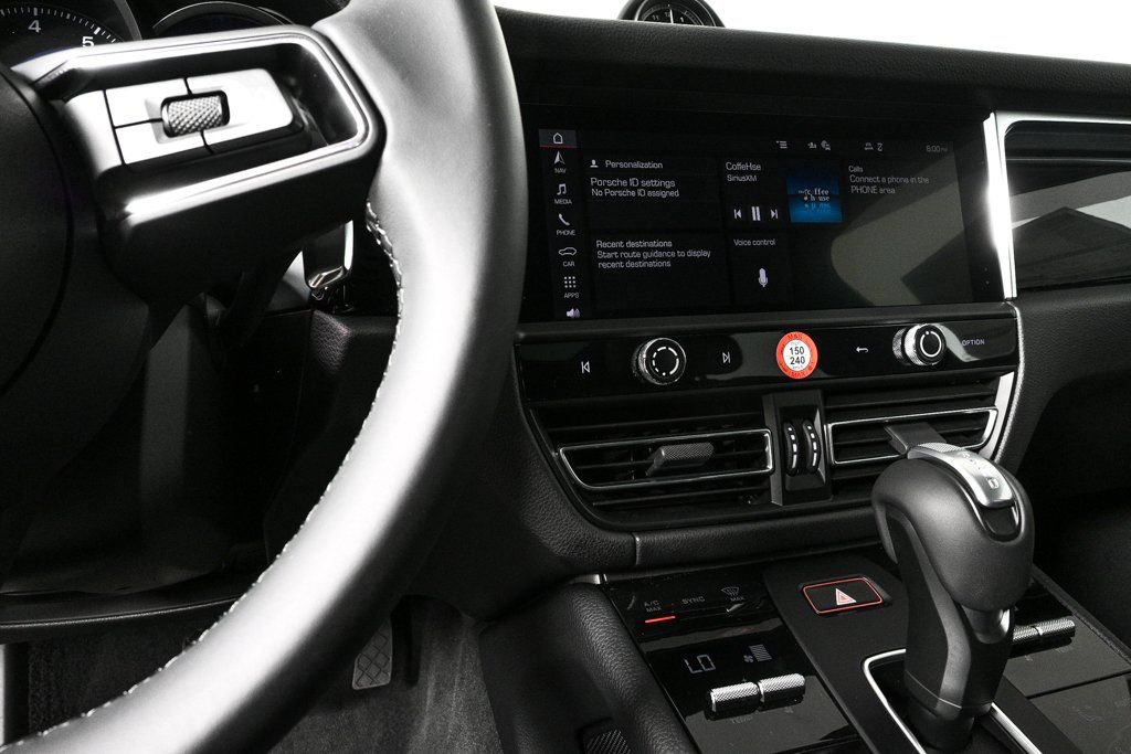 Certified 2026 Porsche Macan AWD/4WD image 13