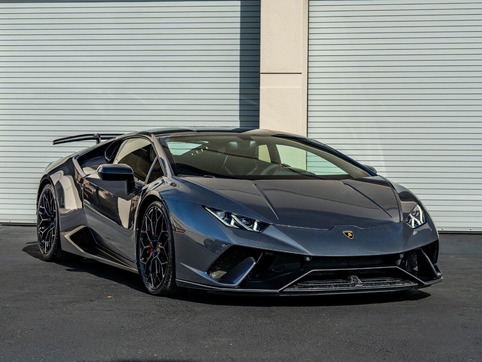 Used 2018 Lamborghini Huracan Performante AWD/4WD image 9