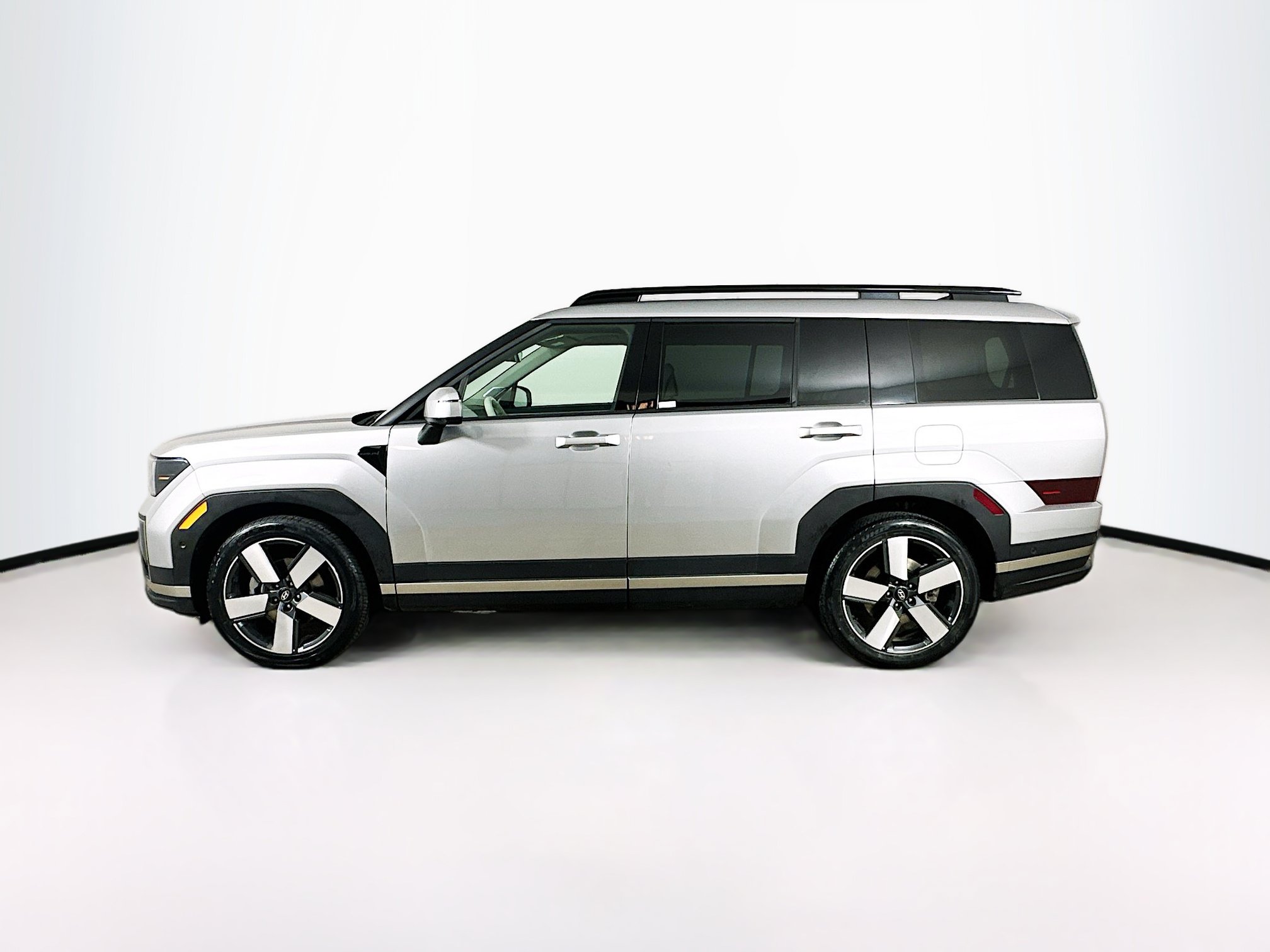 Used 2024 Hyundai Santa Fe Limited FWD image 4