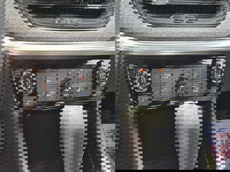 Used 2025 Jeep Compass Sport image 21