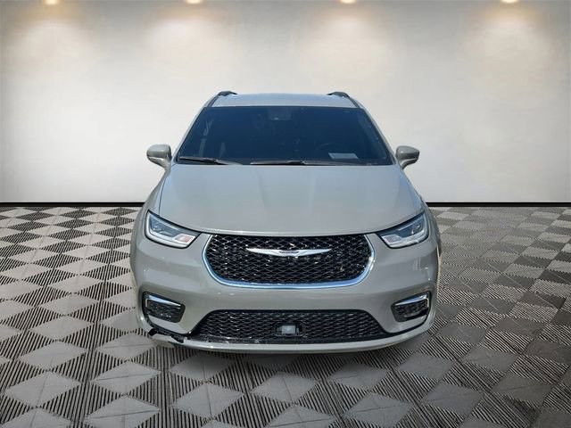 Used 2022 Chrysler Pacifica Touring-L image 5