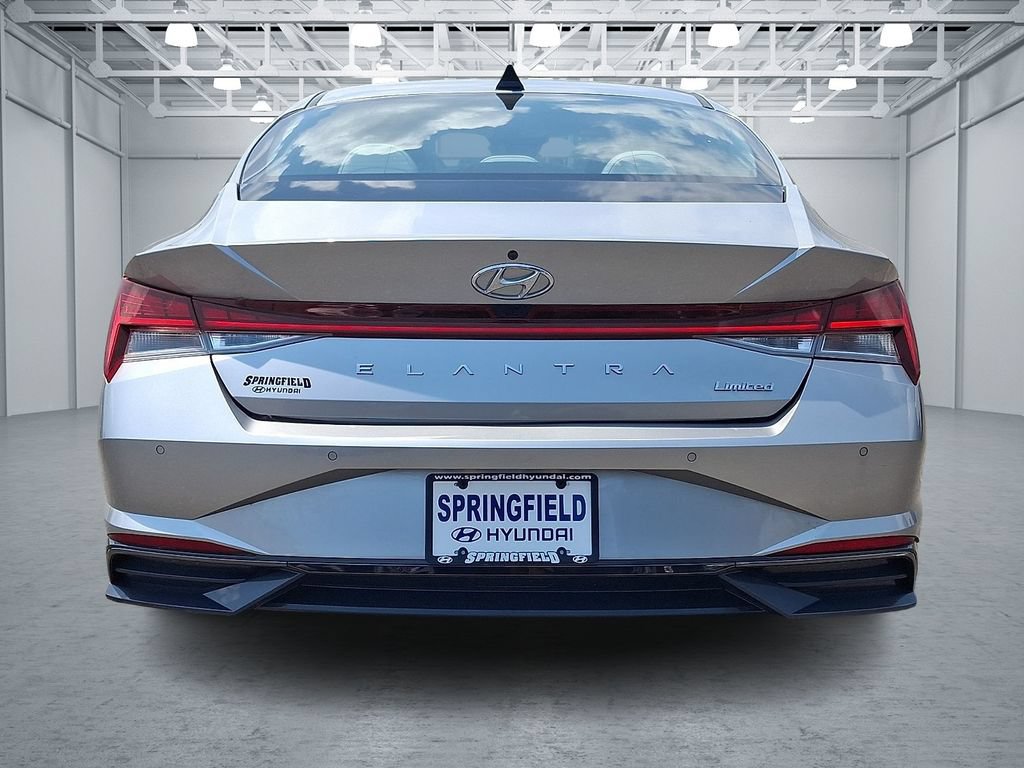 Certified 2022 Hyundai Elantra Limited w/ Preferred Accessory Package FWD image 5
