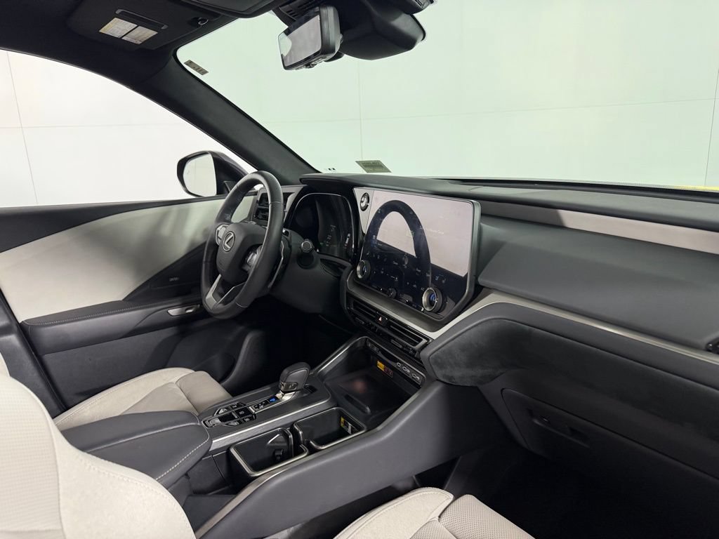 Used 2025 Lexus TX 550h AWD Plug-In Hybrid w/ Technology Package image 28