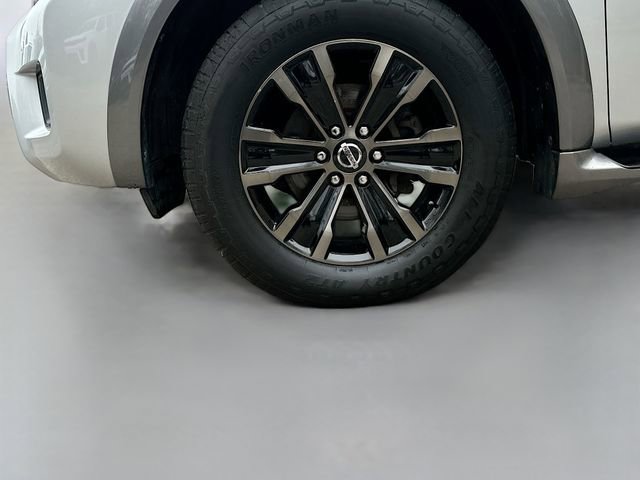 Used 2017 Nissan Armada Platinum w/ Interior Lighting Package image 36