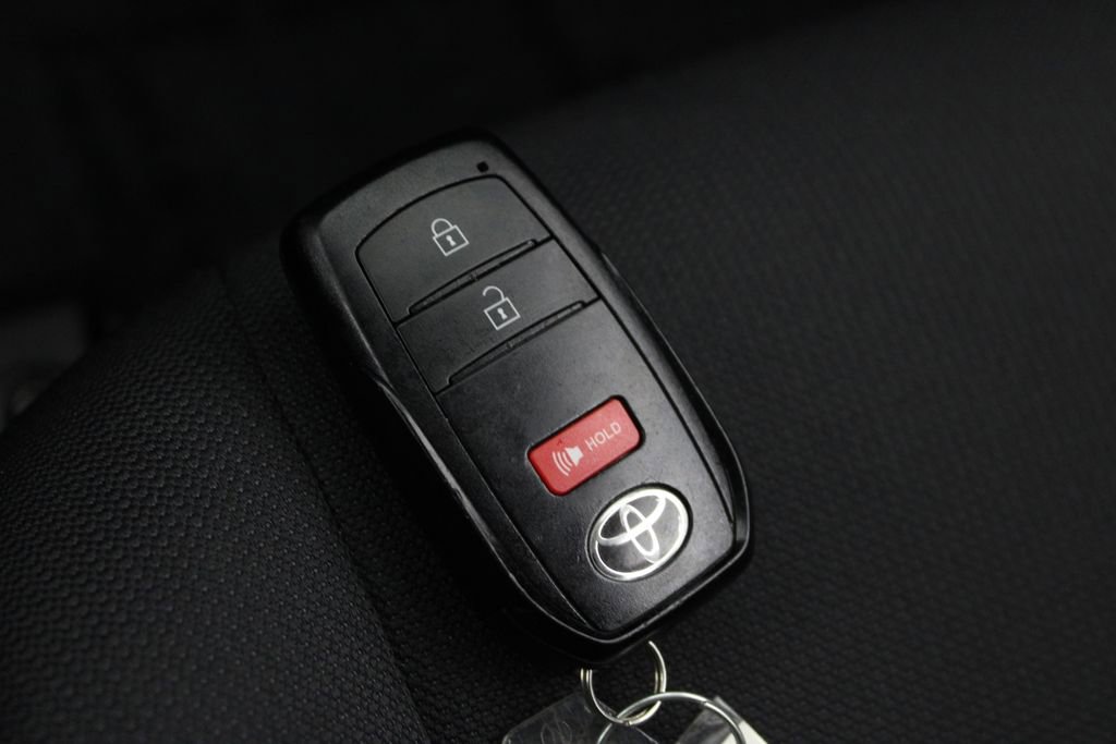 Used 2022 Toyota Corolla Cross LE image 28