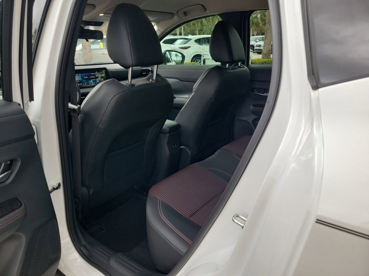 Used 2025 Nissan Kicks SR image 9