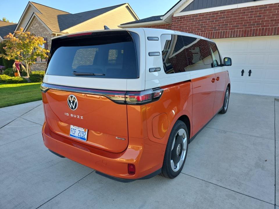Used 2025 Volkswagen ID. Buzz Pro S Plus AWD/4WD image 12