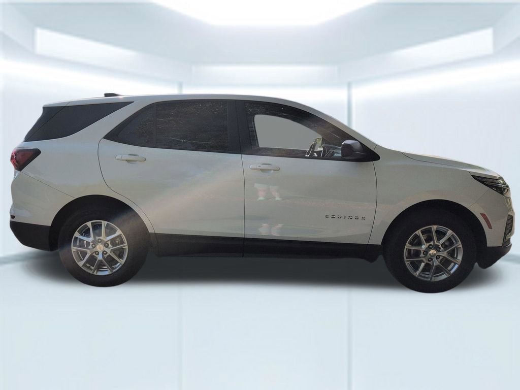 Used 2023 Chevrolet Equinox LS w/ LS Convenience Package FWD image 7