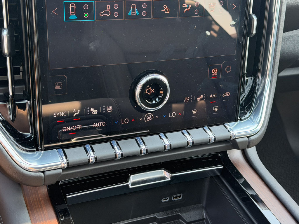 New 2026 GMC Yukon Denali w/ Denali Reserve Package AWD/4WD image 48