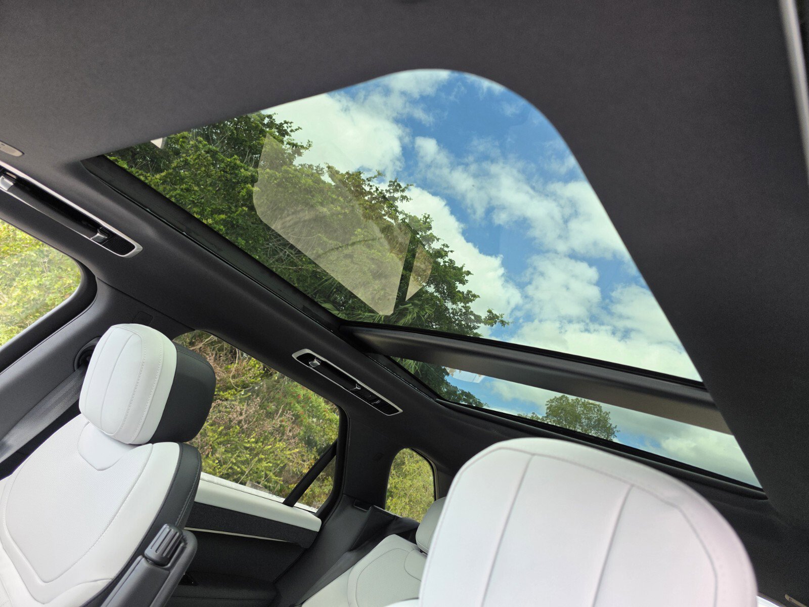 New 2026 Land Rover Range Rover Sport Dynamic SE image 18