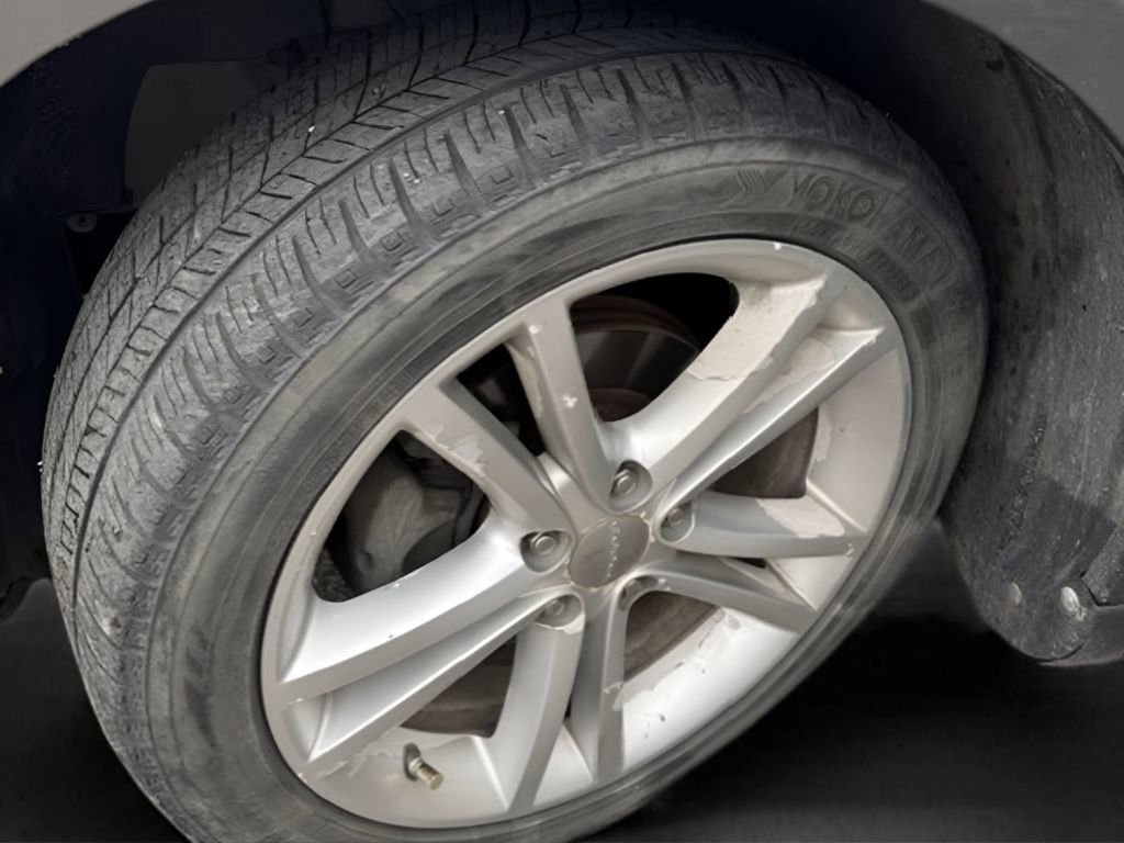 Used 2013 Dodge Avenger SE image 25