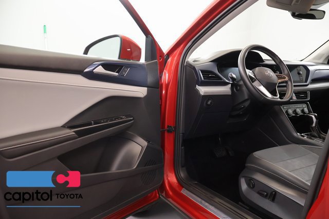 Used 2024 Volkswagen Taos SE AWD/4WD image 8