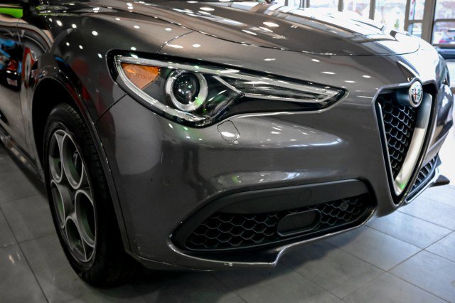 Used 2022 Alfa Romeo Stelvio Ti image 11