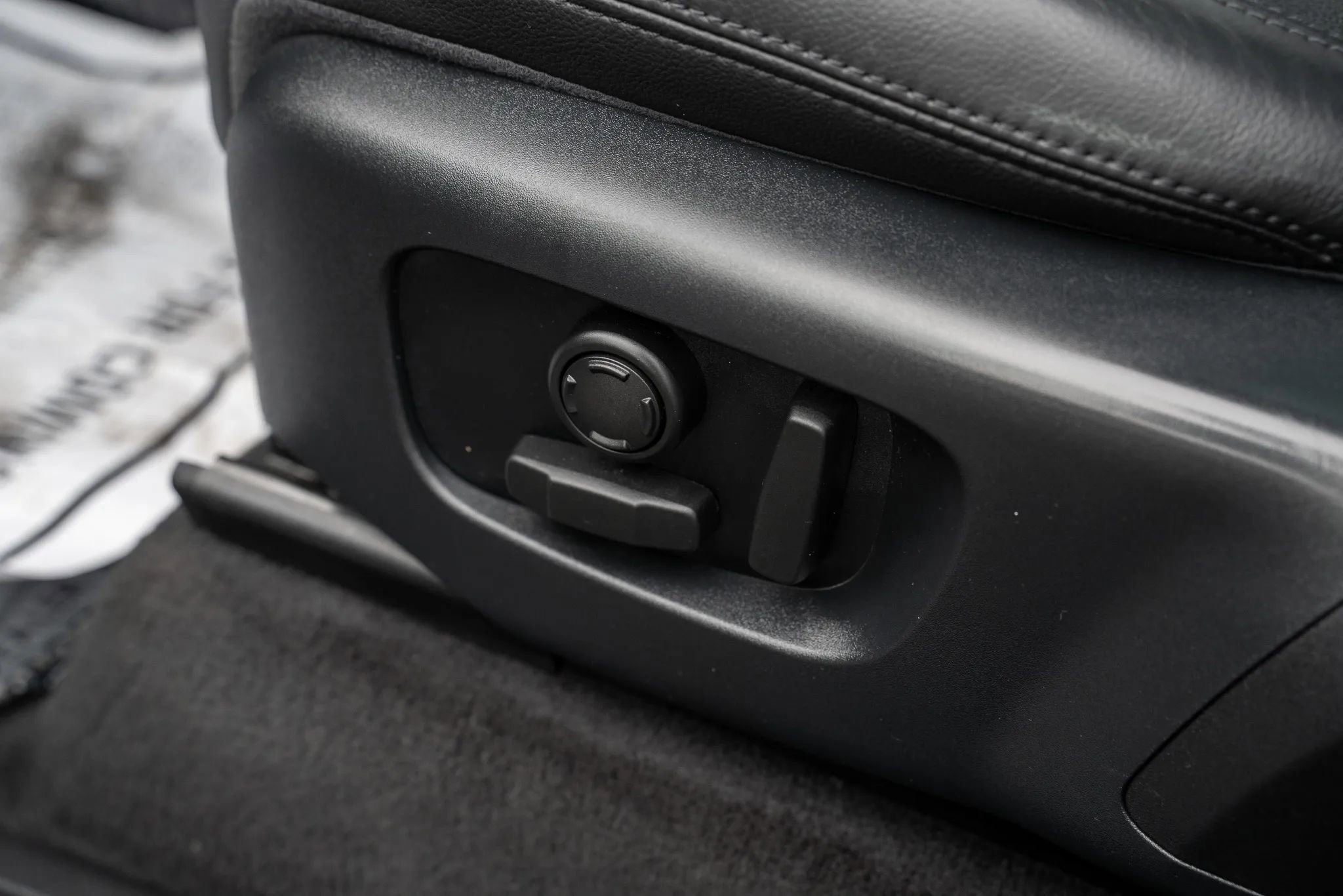 Used 2018 Land Rover Range Rover Sport SE image 17