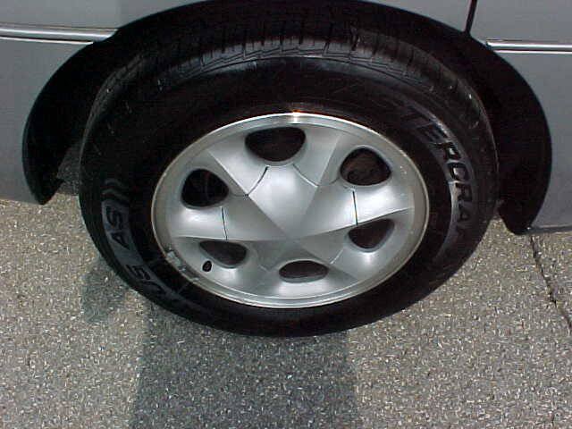 Used 1995 Oldsmobile Aurora FWD image 7