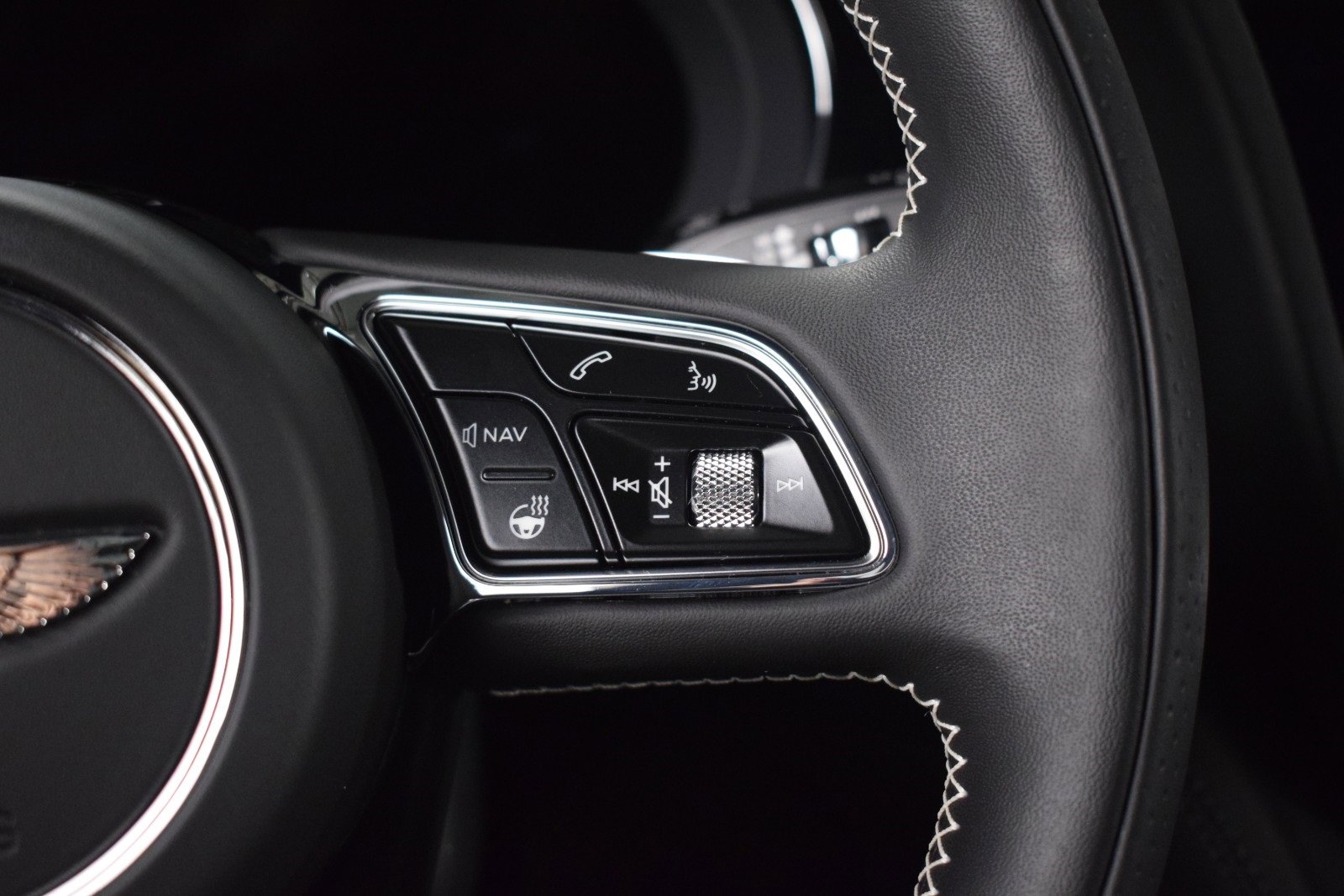 Used 2023 Bentley Bentayga image 27