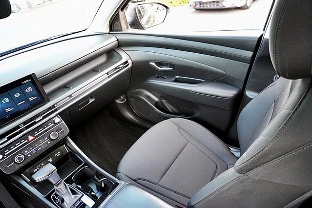 Certified 2025 Hyundai Tucson SE image 22