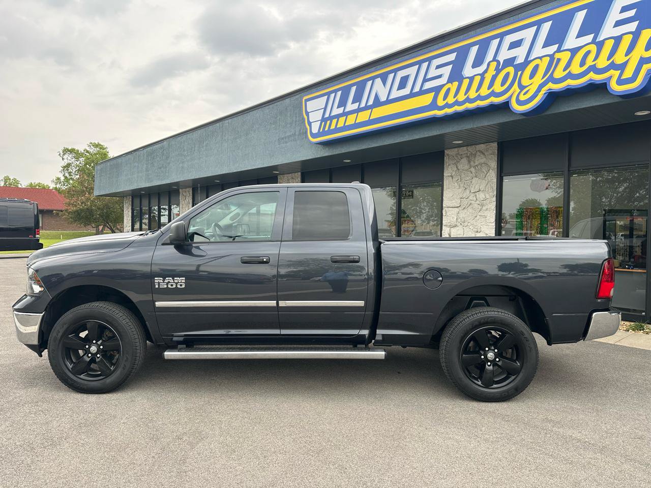 Used 2017 RAM 1500 ST w/ SXT Appearance Group AWD/4WD image 4