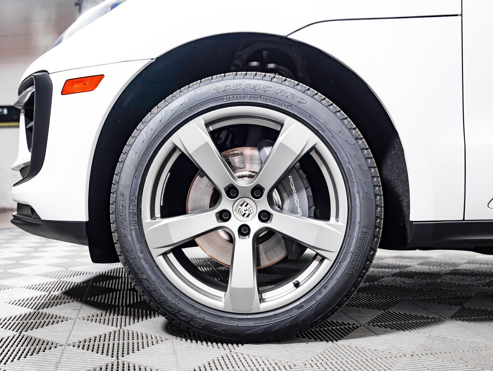 Certified 2023 Porsche Macan AWD/4WD image 14