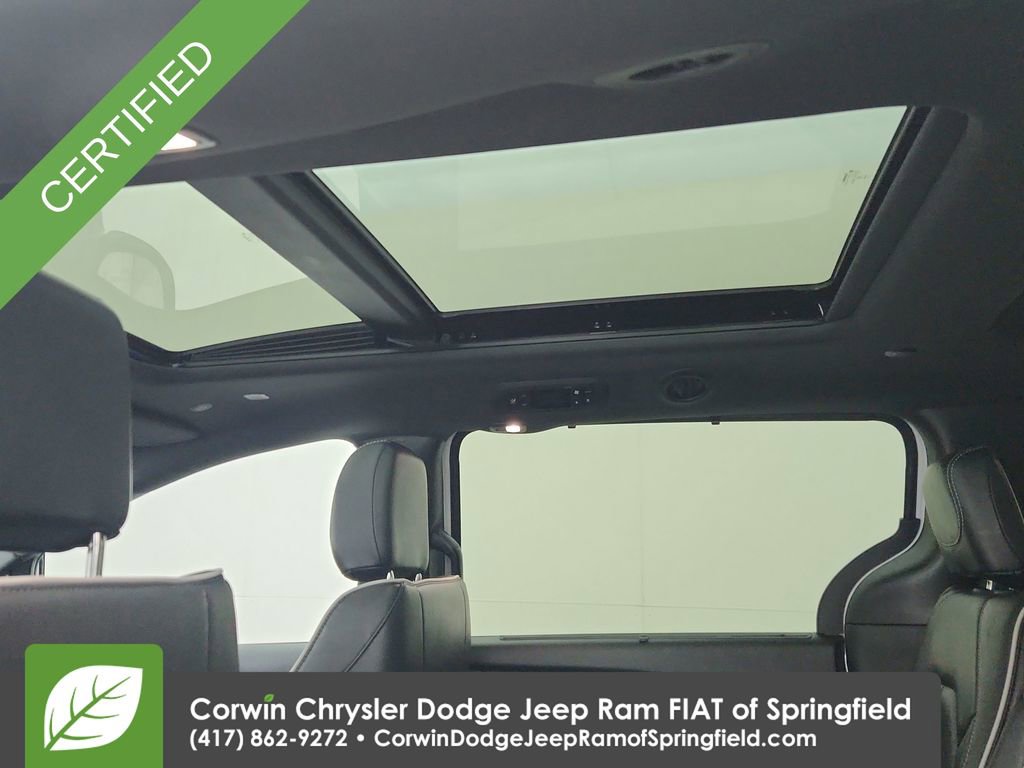 Certified 2025 Chrysler Pacifica Limited image 29