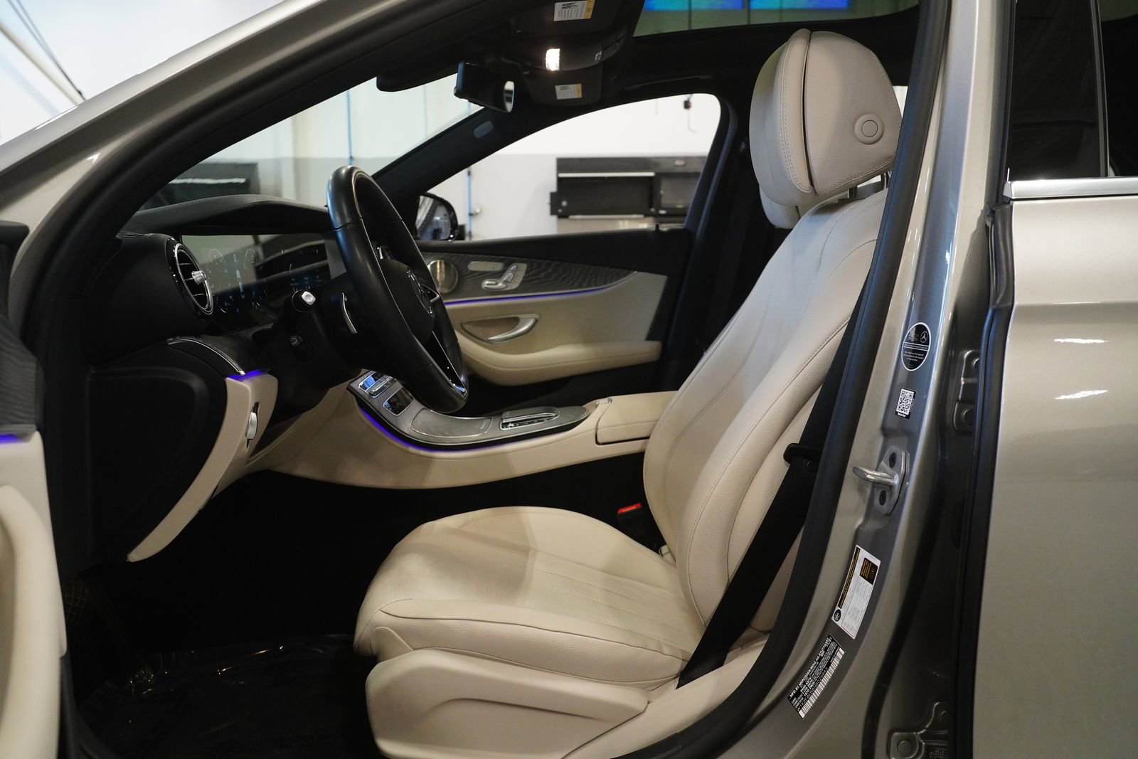 Used 2022 Mercedes-Benz E 350 4MATIC Sedan image 2