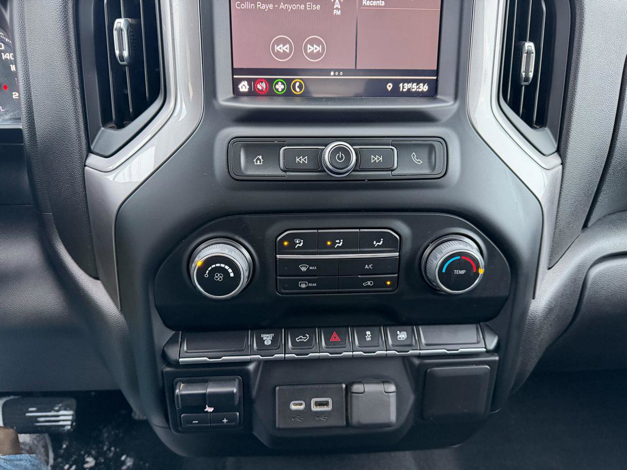 Used 2022 Chevrolet Silverado 2500 Custom w/ Custom Value Package image 12