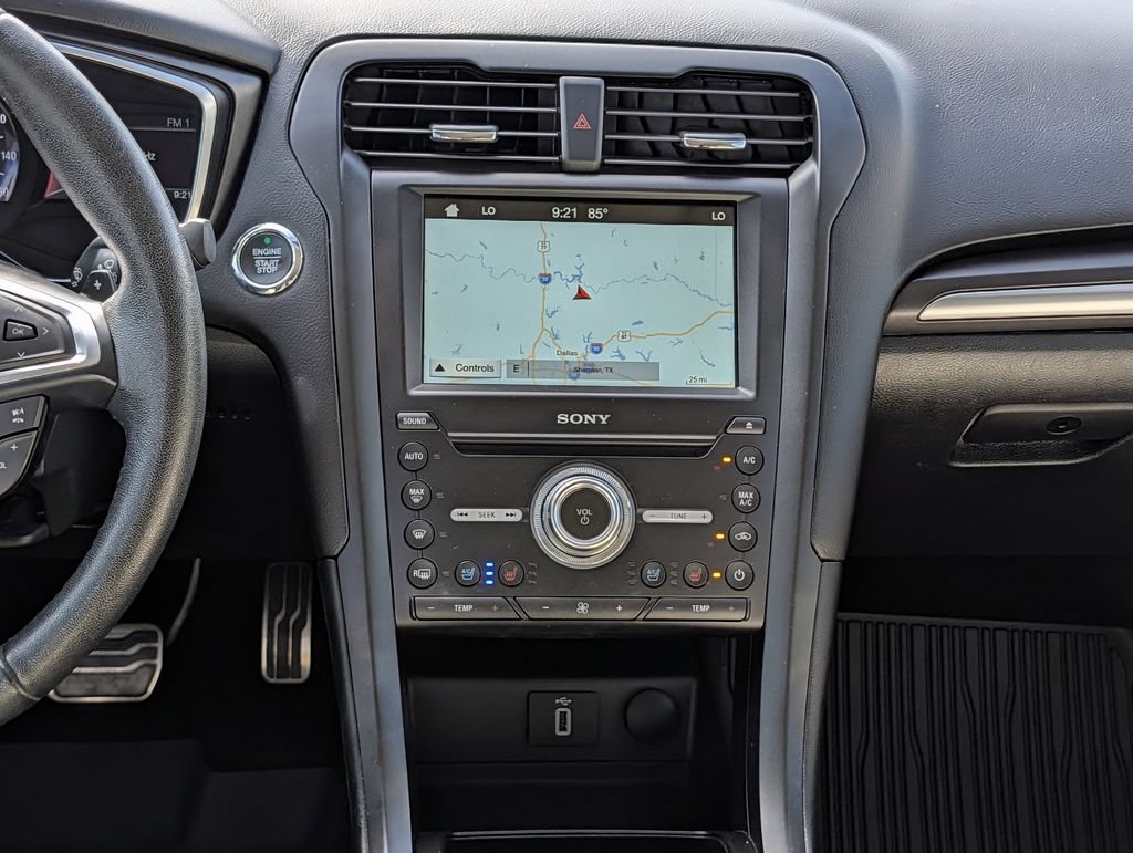 Used 2018 Ford Fusion Titanium FWD image 17