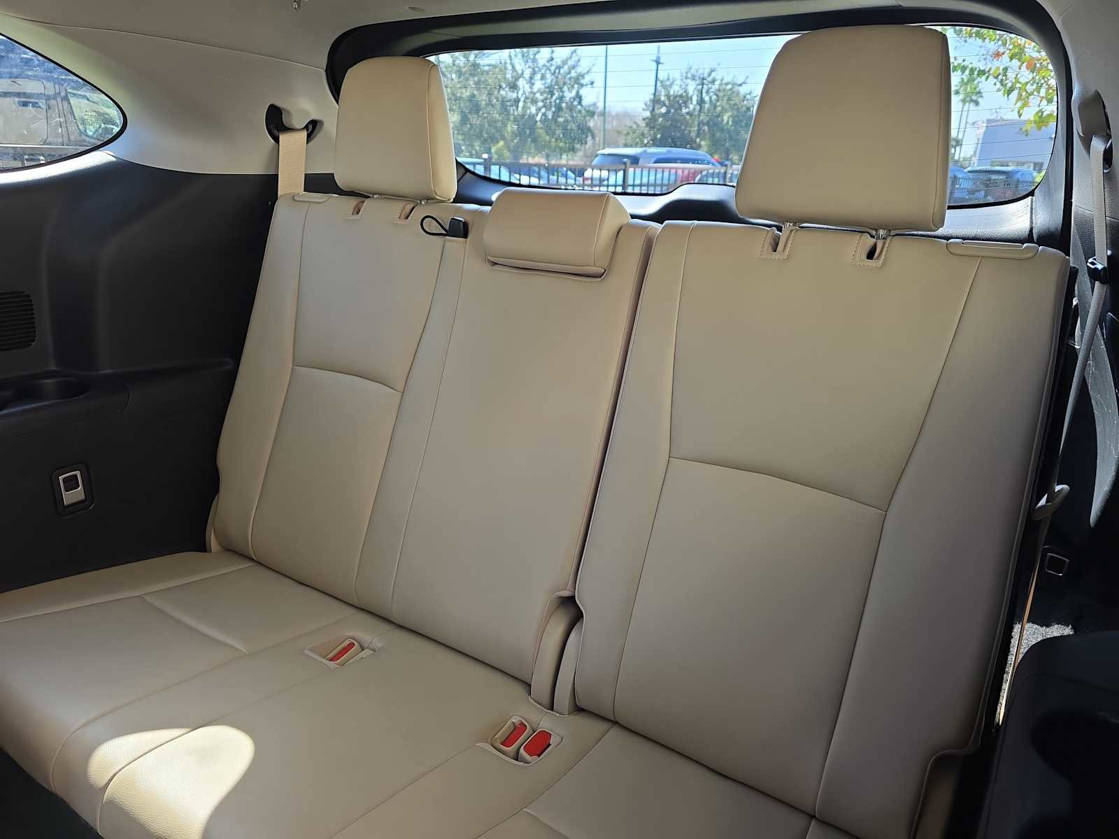 Used 2021 Toyota Highlander XLE image 11