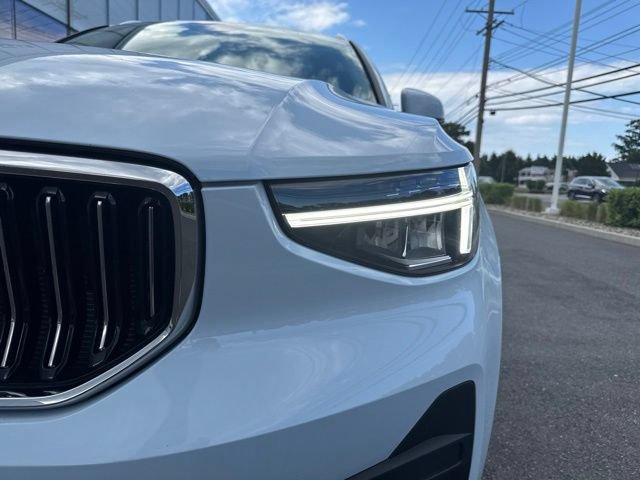 Certified 2025 Volvo XC40 B5 Core AWD/4WD image 6