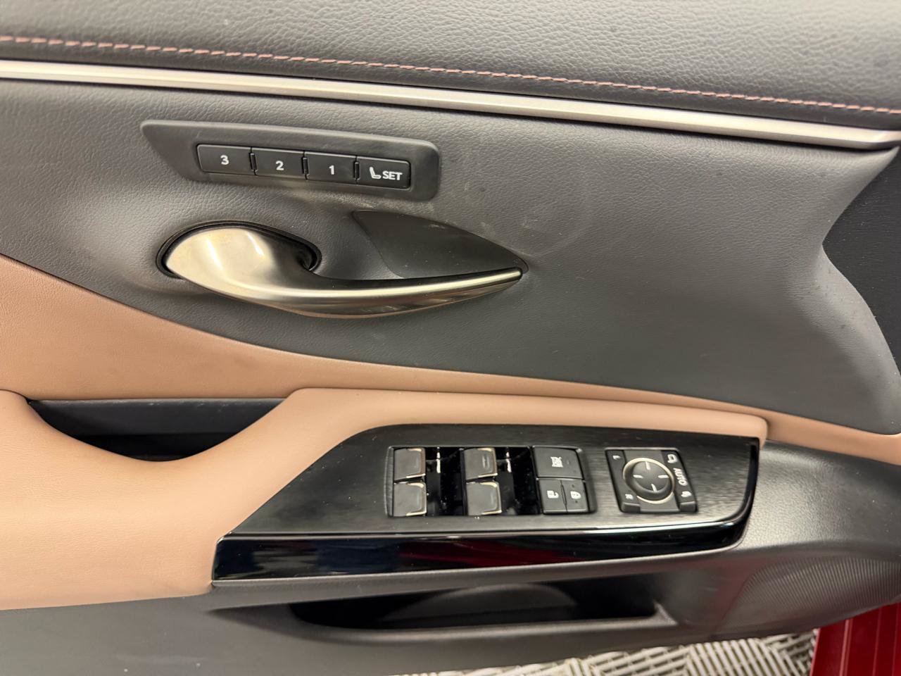 Used 2023 Lexus ES 350 w/ Premium Package FWD image 6