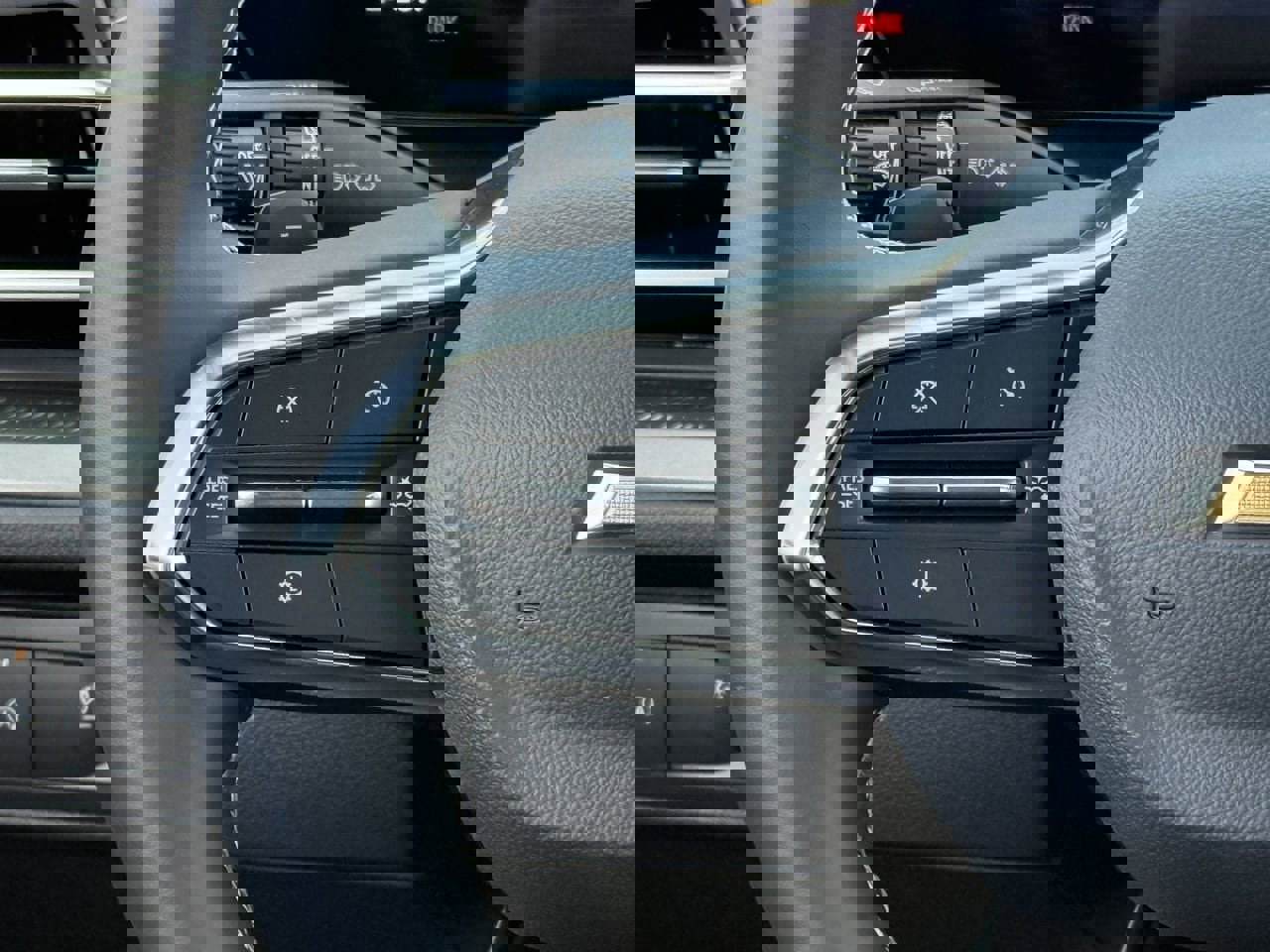 New 2026 Chevrolet Traverse LT image 13