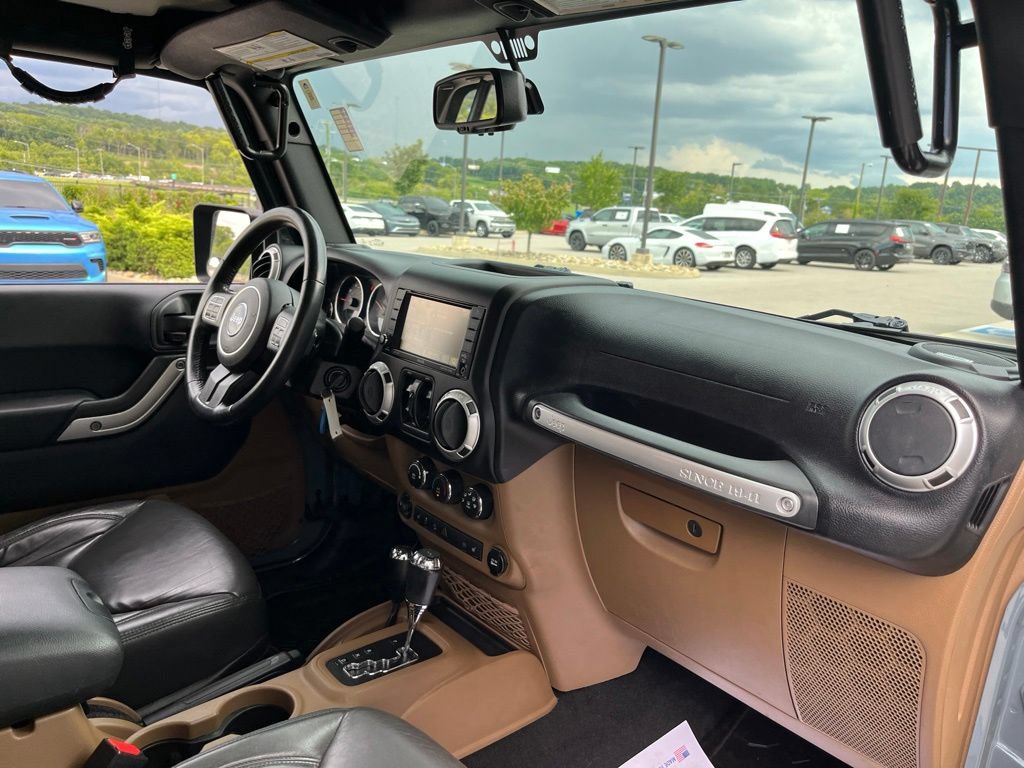 Used 2015 Jeep Wrangler Unlimited Sahara w/ Max Tow Package AWD/4WD image 25