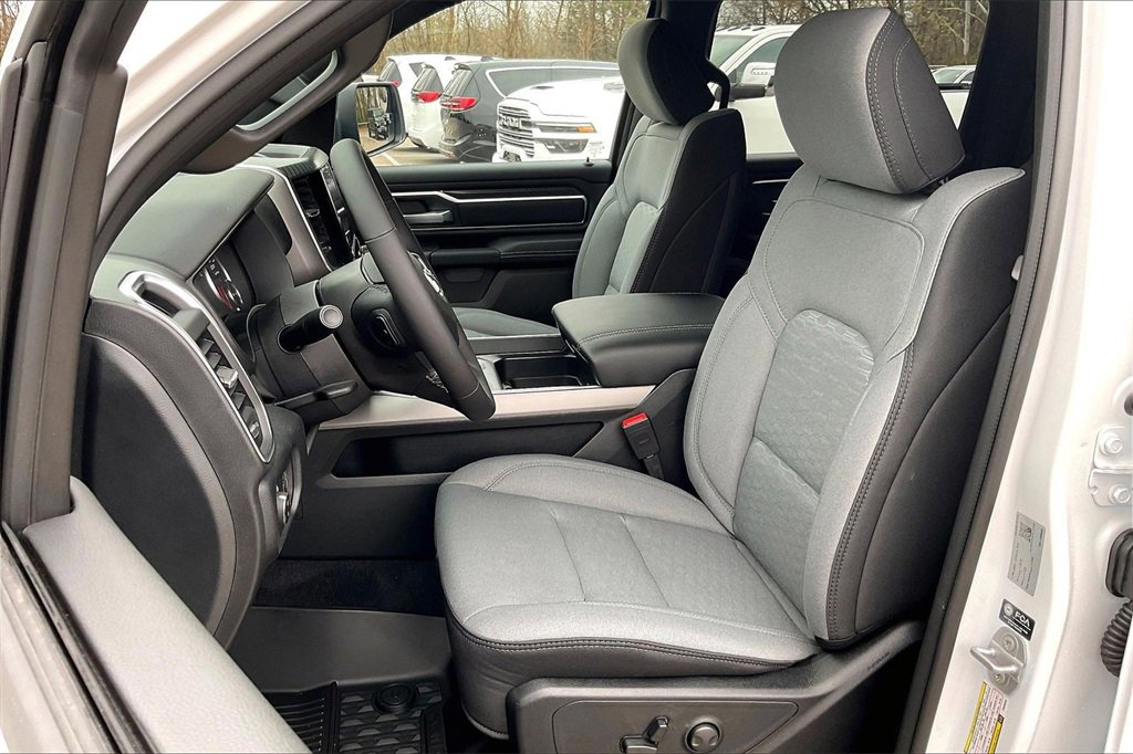 New 2026 RAM 1500 4x4 Crew Cab image 9