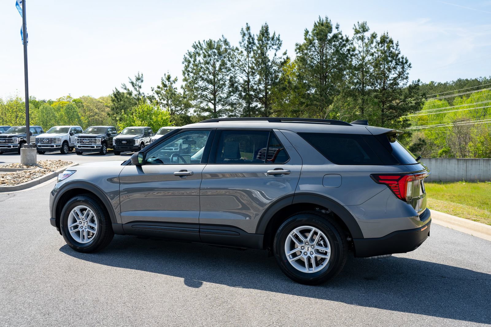 New 2026 Ford Explorer Active RWD image 7